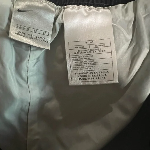 Nike Women’s Hiking Pants - Picture 6 of 6